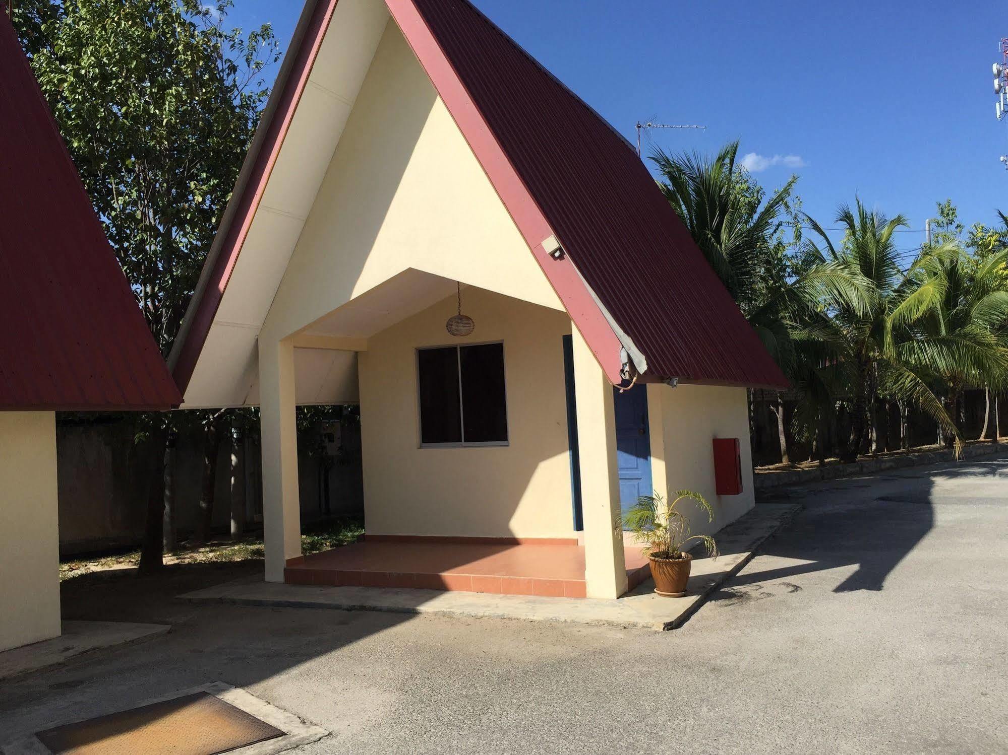 Adina Drive In Motel Лангкави Экстерьер фото